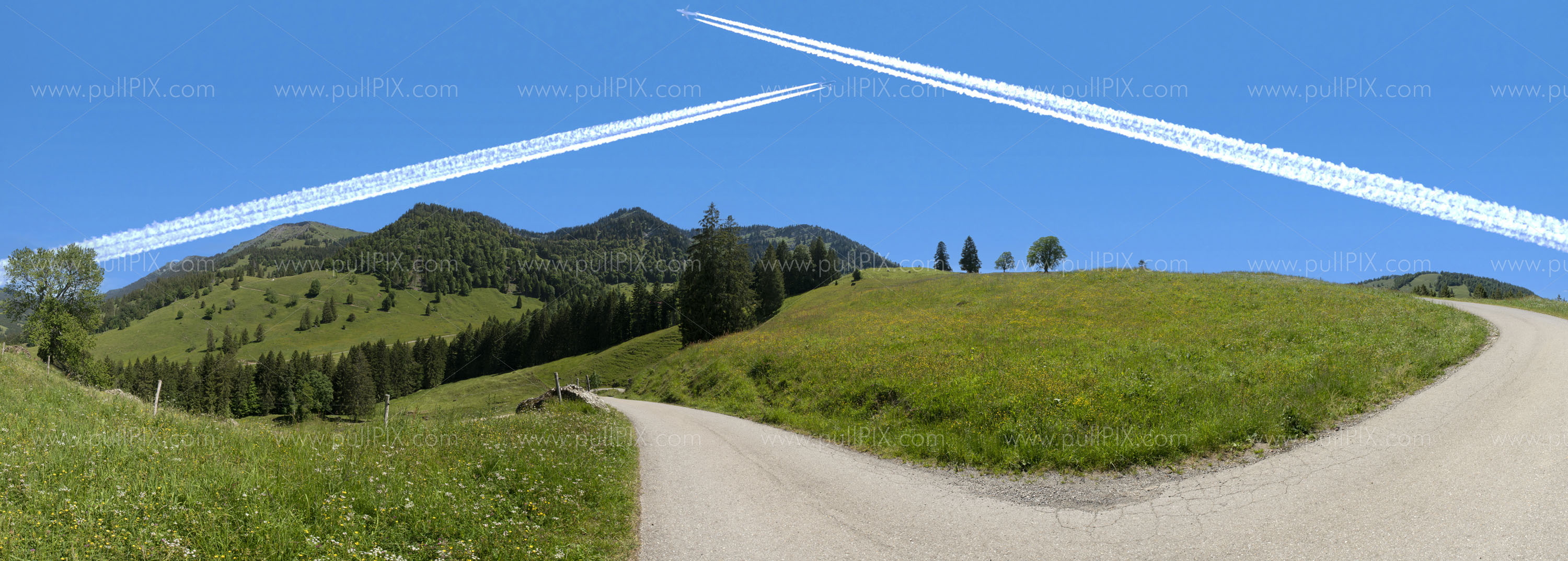 Preview Algaeuer Gebirge mit Flugzeug.jpg